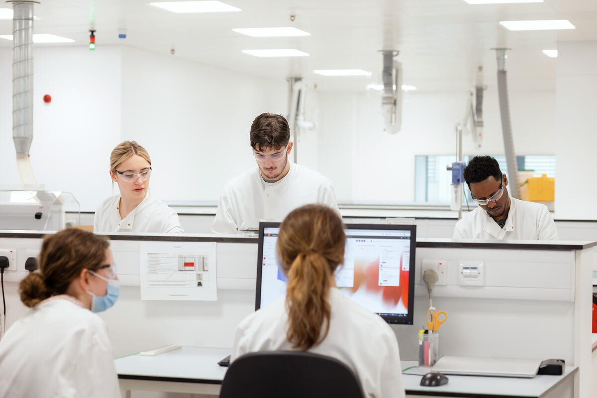GSK scientists collaborate in a modern Wavre lab, a testament to the team’s dedication to innovation.